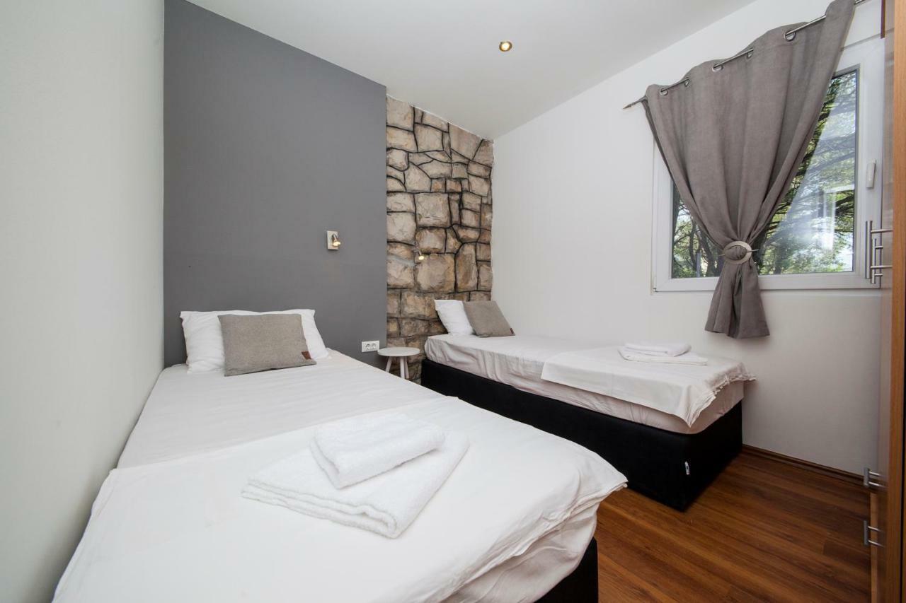 Apartments And Mobile Homes Makarska Exterior foto
