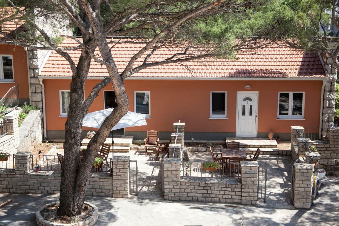 Apartments And Mobile Homes Makarska Exterior foto